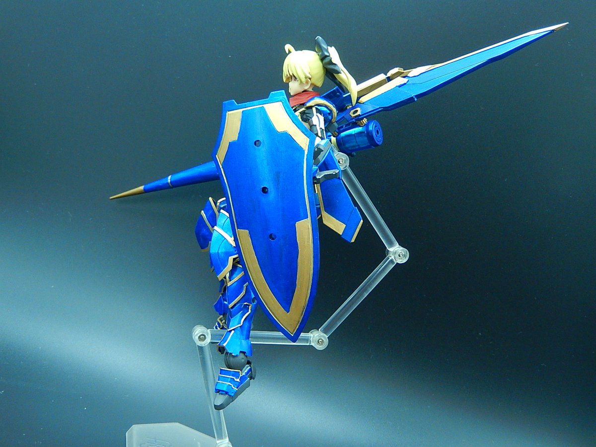 aoharu34's tweet photo. 二面ずつ。
武装で支援機を作るの大好きマンなので、形になってよかった。今回塗装に初めてメラミンスポンジを使ってみましたが、なかなかいいですね。 https://t.co/xHU2VwTONi