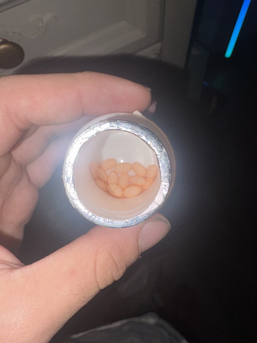 mrbartard420's tweet photo. uppers or downers or pyschedelics #xantwt #coketwt #acidtwt https://t.co/9WBqtNhA9s