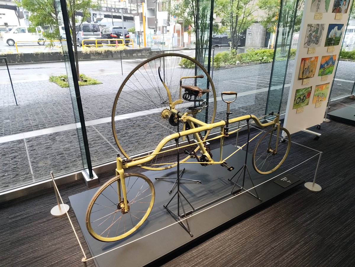 sa0jt's tweet photo. シマノ自転車博物館

今の目線からではふざけた構造に見える自転車も、当時での合理性と真摯さの上に成り立っていると思い知らされ襟を正された。
それはそれとして、ふざけた自転車！となった自転車はだいたいイギリス製 https://t.co/qMbdIsdT3a