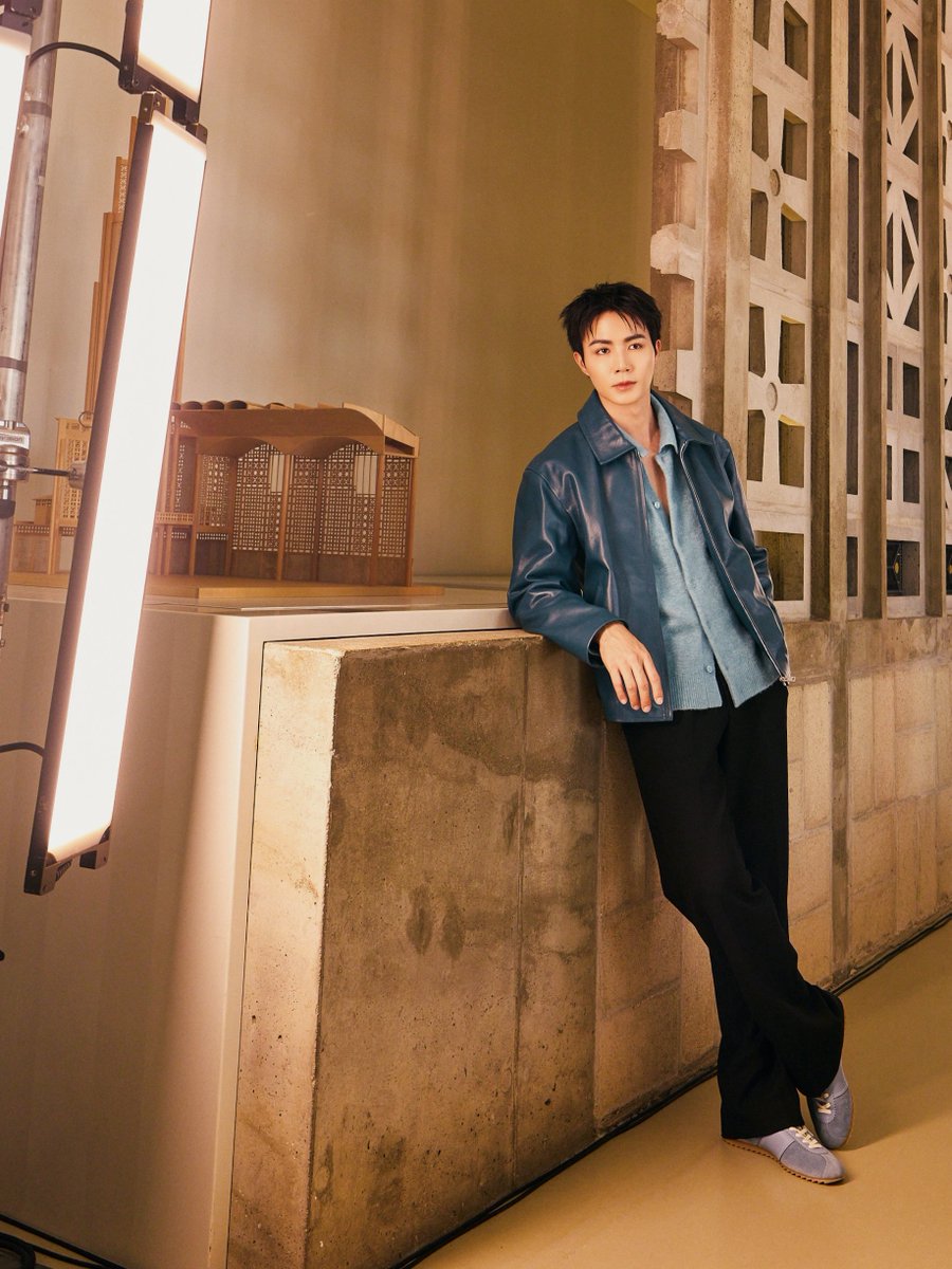 SGang73640's tweet photo. The teal color on ZeePruk is everything ❤️ It looks incredibly sexy and elegant on him. Sandro brings out his sophisticated charm so perfectly. The whole look is refined, striking and absolutely beautiful!

ZEE PRUK PFW 2027
#SANDROxZEEPRUK
#ParisFashionWeek
#Sandro
#SandroParis
@sandrosparis
@zee_pruk #ZeePruk
