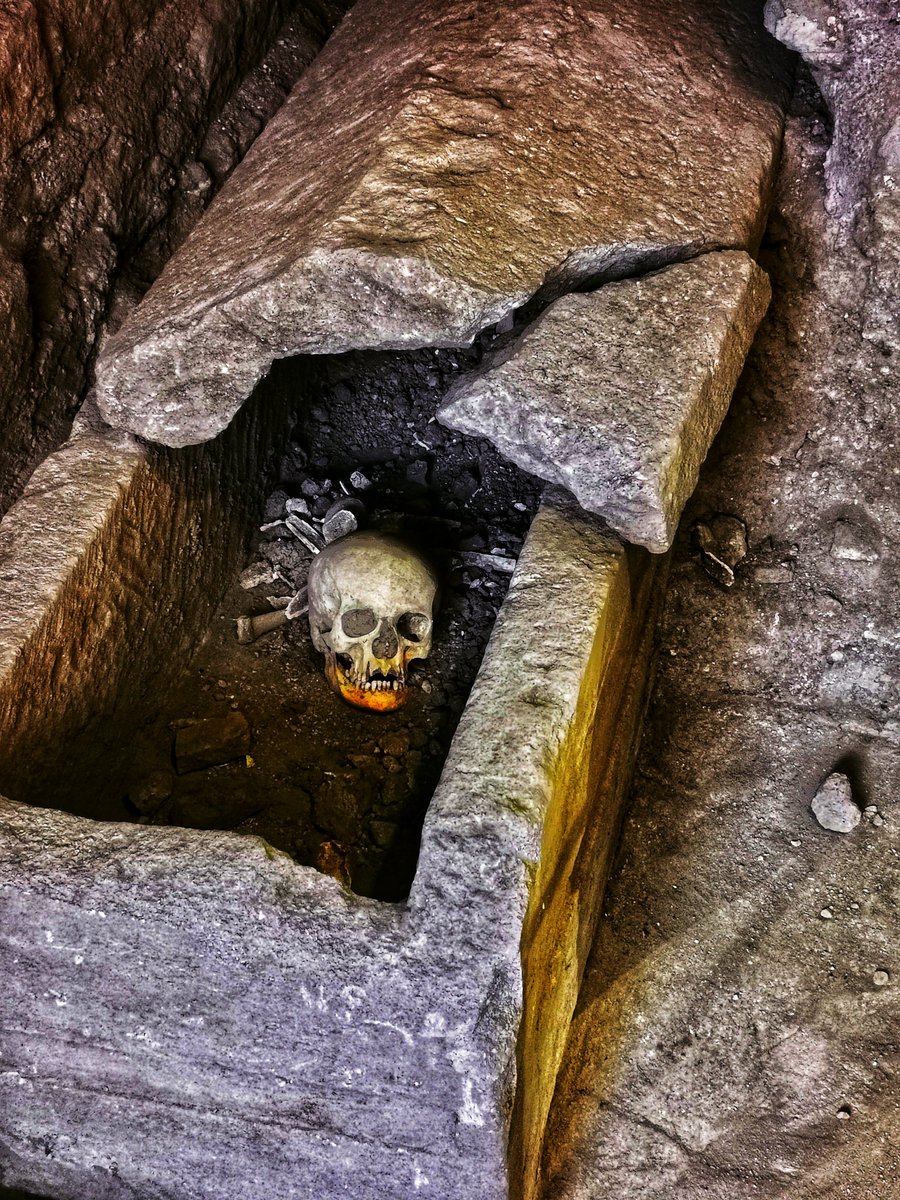 antmoose's tweet photo. Necessity is spolia's iron law. For #SpoliaSunday we examine a C4-C2 BCE #Etruscan nenfro #sarcophagus in #Viterbo. Likely unearthed during C13 works, it was reused for a papal potentate, much like Pope Alexander IV, then ruthlessly reused again until its identity was lost. https://t.co/XSthD668zL