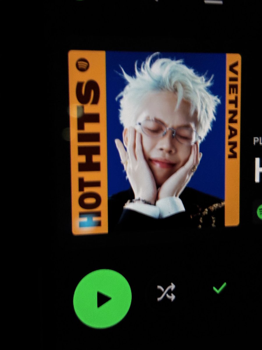 thisisun's tweet photo. The line between K-pop and Vietnam-pop feels like it’s gone. https://t.co/6aOwSK82KT