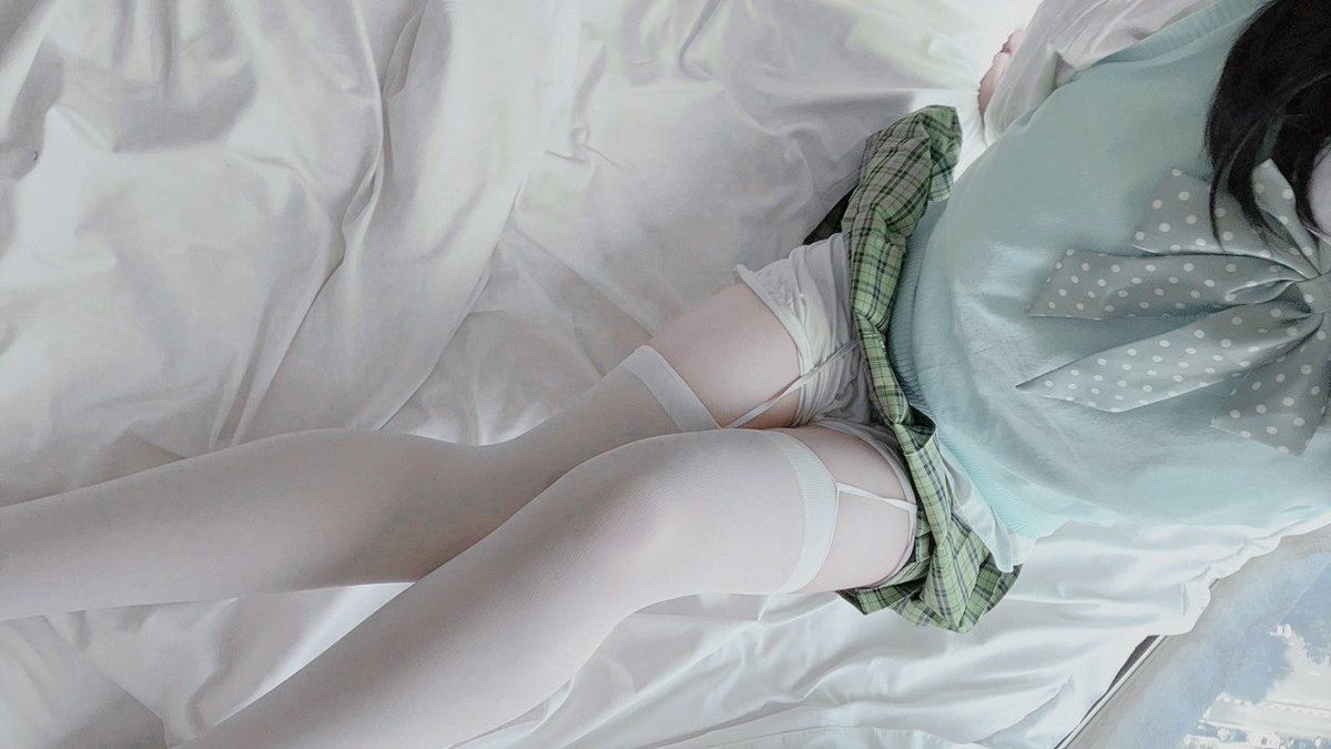 Kokkurircid's tweet photo. 哥哥 你喜欢人家穿jk坐你腿上 还是跪在你腿边呀
#femboy #ts #白丝 #jk #少御 #男娘 https://t.co/txZg2rpGsy