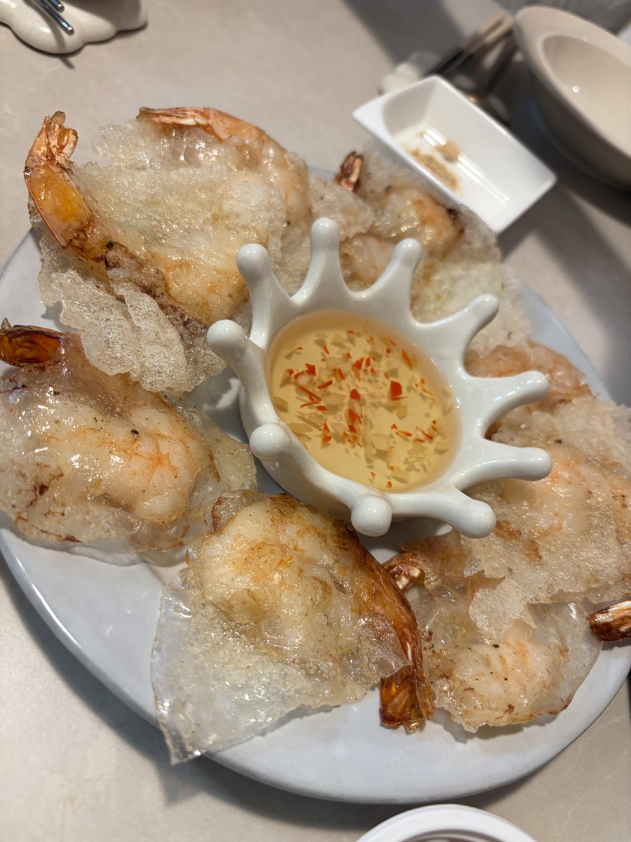 ceolmh3's tweet photo. 라이스페이퍼 &amp; 새우 튀김 이거 존맛탱이다 !

베트남온거같은느낌 ㅎㅎ https://t.co/MbGEl4FQH0
