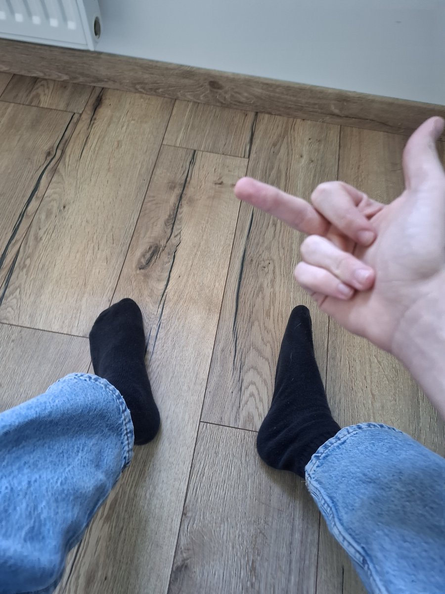 the0bert1's tweet photo. Ww y'a pas un p'tit soumis pour me les retirer avec les dents en dm ? 🧦

#findom #cashmaster #soumis #moneyslave #feetmaster #domination #master #alphamaster #cashfeet #fondommaster
#paypig #feetworship #drain #worship
#findomgay https://t.co/QSreJEFF4S