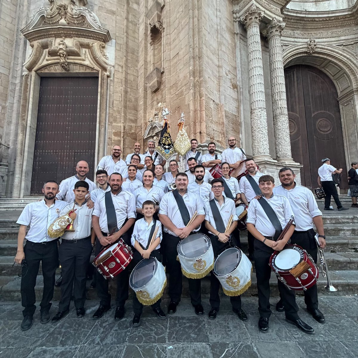 PolillasCadiz's tweet photo. Ayer acompañamos a nuestros compañeros de la Agrupación Musical Ecce Mater en su jornada de Puertas Abiertas, celebrada por su XX aniversario.

Felicidades por estos 20 años de trayectoria, dedicación y música. ¡Que sean muchos más!❤️ https://t.co/9l1ZMZWJXy