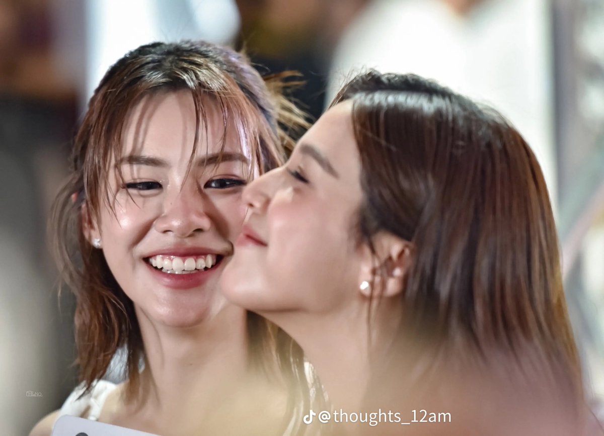1ofmANYLunars's tweet photo. Emi always "🥰" everytime she look at her faen...#เอมี่บอนนี่ https://t.co/DW2ly3o47l