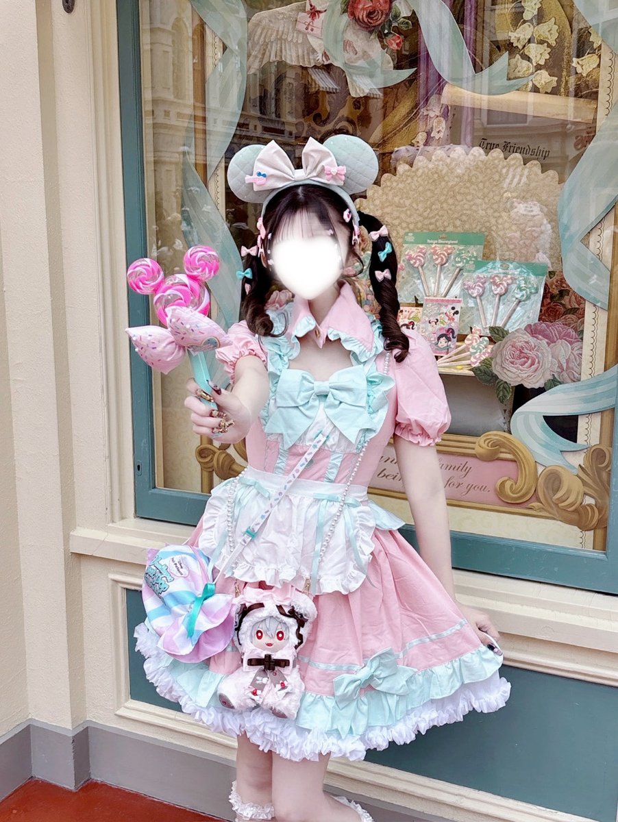 _0mari9's tweet photo. ディズニーで着たロリータのお写真まとめ🎀🤍
もっと色んな可愛いお洋服を着てインパしたいなᐡᴗ͈  ̫ ᴗ͈ᐡ💫 https://t.co/UtEqJAkTl2