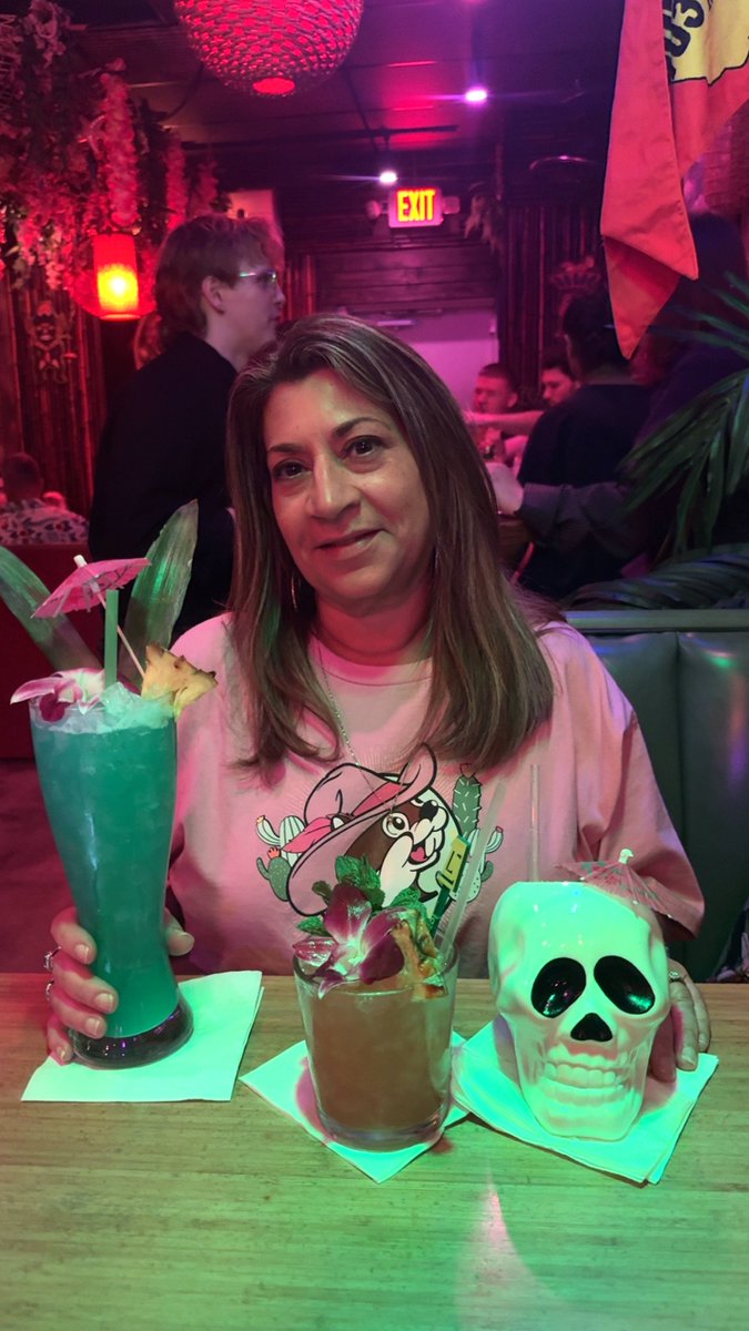 GaffordShelly's tweet photo. Fun drinks at the Lei Low 🧉🍹tiki bar 🍸 https://t.co/2ZRmkwdxSA