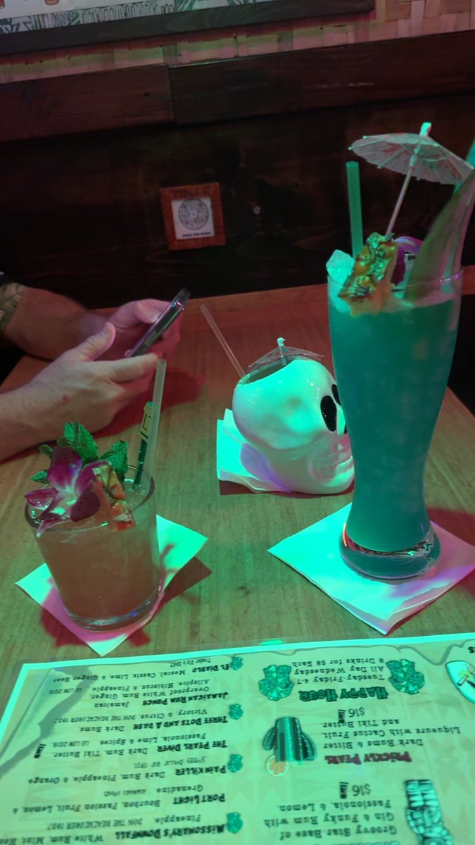 GaffordShelly's tweet photo. Fun drinks at the Lei Low 🧉🍹tiki bar 🍸 https://t.co/2ZRmkwdxSA