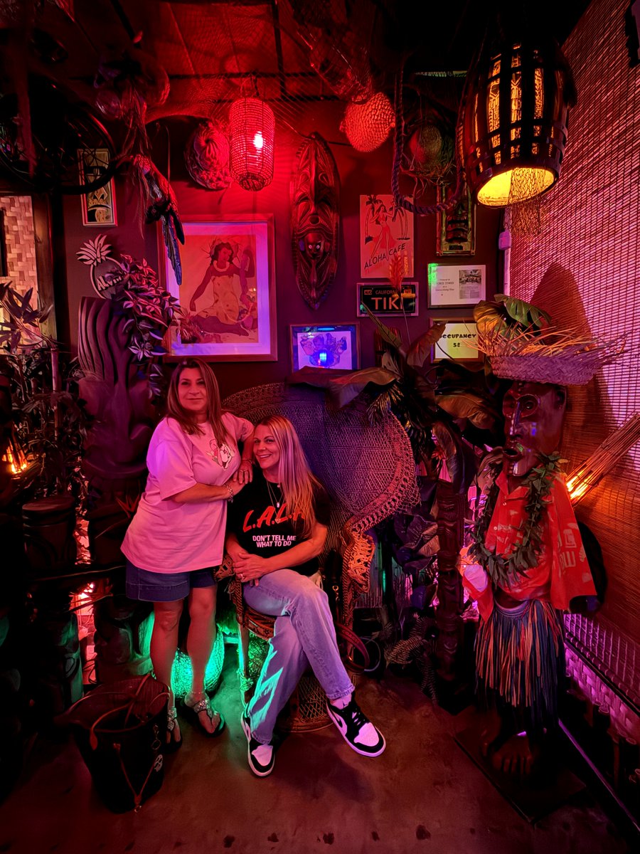 GaffordShelly's tweet photo. Fun drinks at the Lei Low 🧉🍹tiki bar 🍸 https://t.co/2ZRmkwdxSA