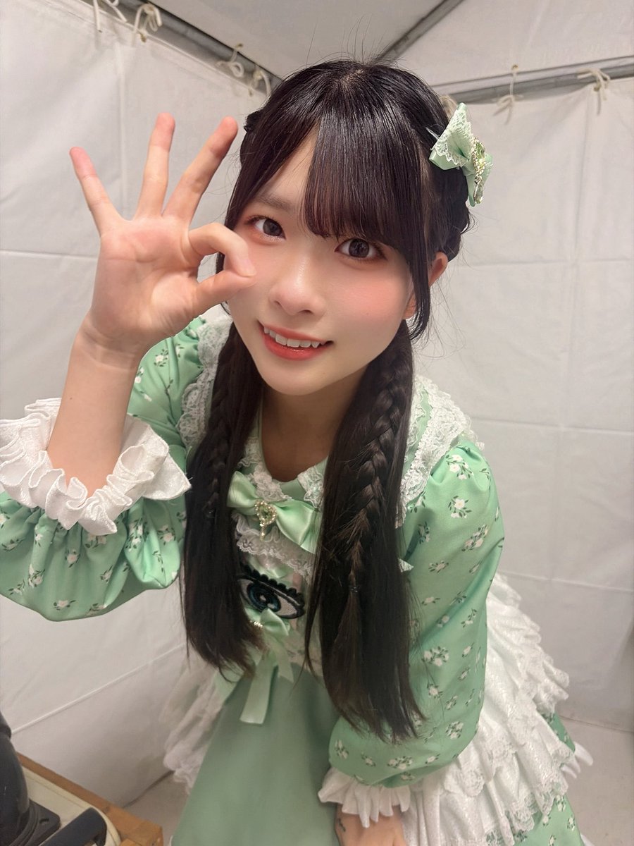himekawa_moe's tweet photo. ♡クロフェス最終日♡
ありがとうございました💗

白色担当･最年少14歳の姫川萌です🤍🫧
会いに来てくれた方･初めましての方もありがとうございます🥲🫶
とっても楽しかった🎀(っ’ヮ’c)ﾜﾜﾜﾜｱ

今日お顔違くても可愛いって言ってくれて嬉しかったなぁ…🥲♡
気をつけて帰ってください✨またね💗 https://t.co/uxxWwXgi9q