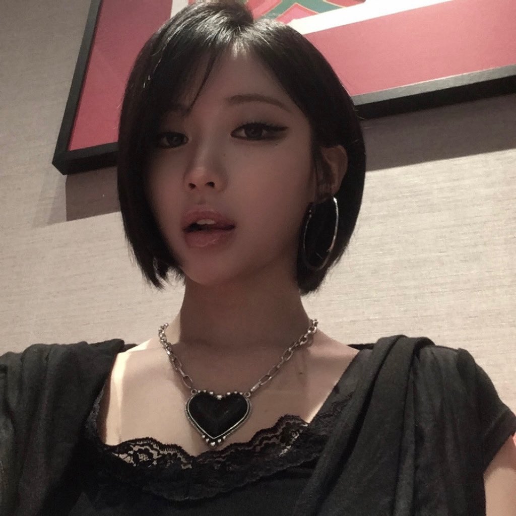 asasloops's tweet photo. #ENAMIASA WEVERSE UPDATE 🖤

#아사 #ASA #ENAMIASA #アサ https://t.co/S7tWdqbdvZ