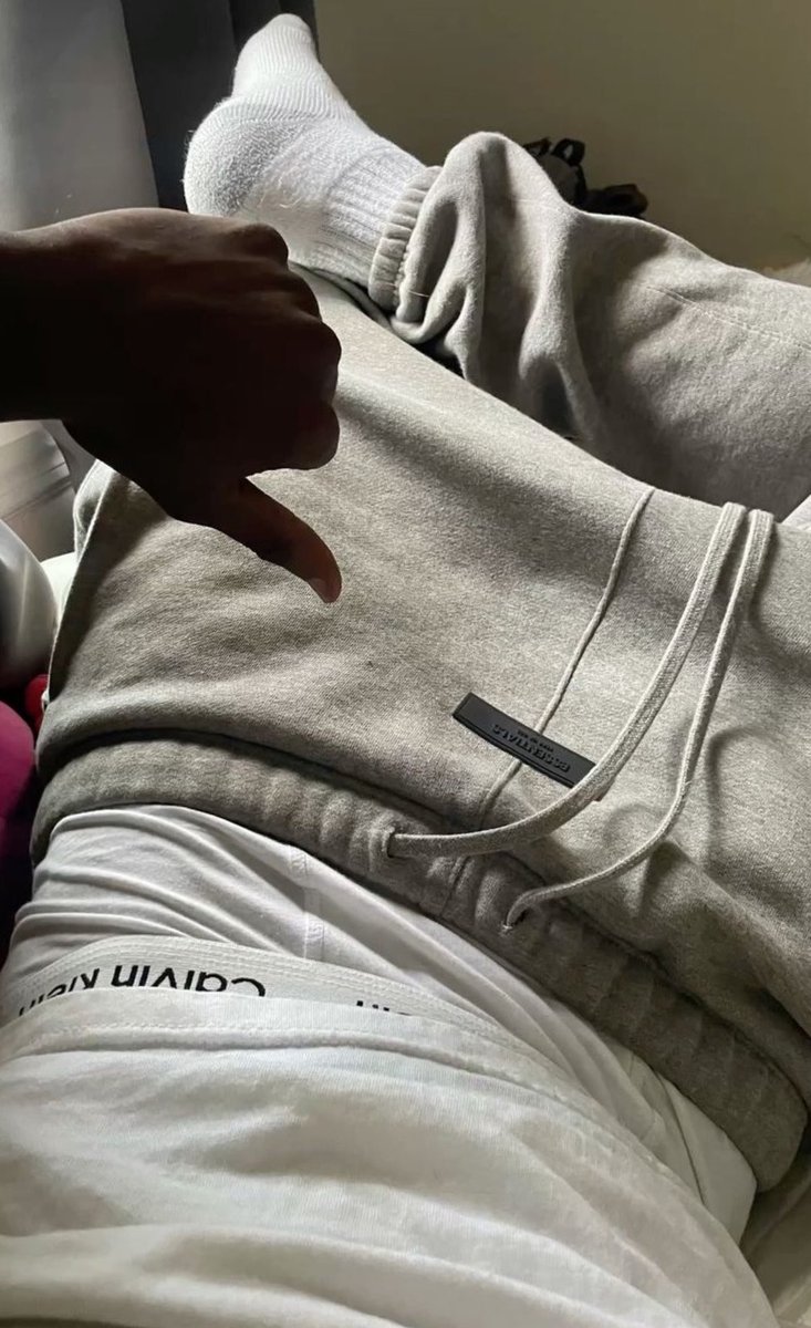ImoleAyo1k's tweet photo. Sagging with white boxers>>> https://t.co/rXfp9Uars5