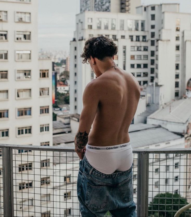 ImoleAyo1k's tweet photo. Sagging with white boxers>>> https://t.co/rXfp9Uars5