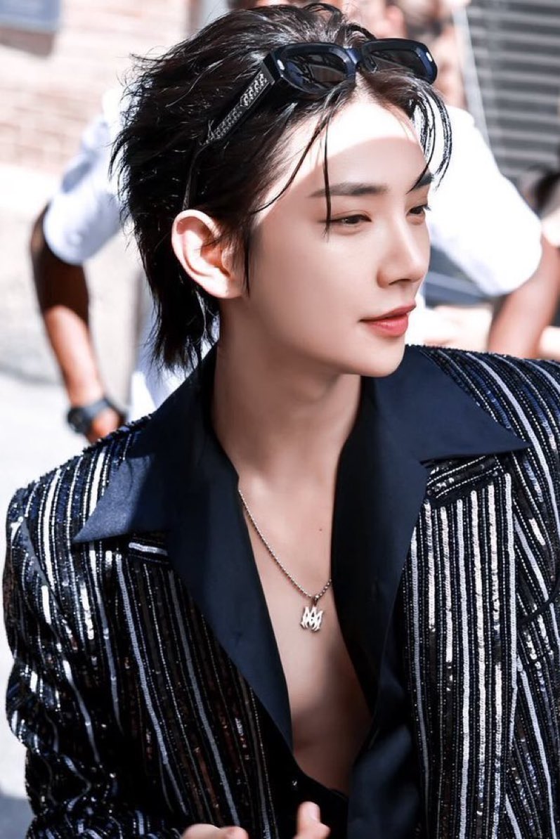 RUNCHRAUNDA's tweet photo. Not a day passed by without me thinking about joshua marni pfw. He alter my brain chemistry https://t.co/0XUN9JsQGv