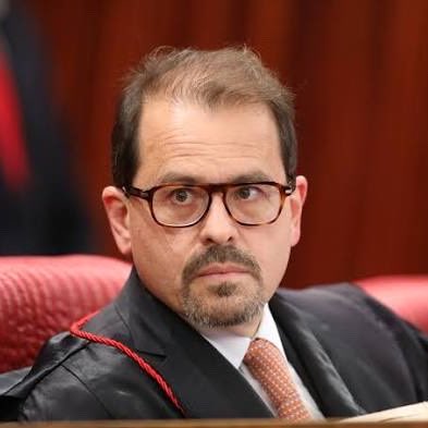 Delateinews's tweet photo. ⚠️URGENTE: Nunes Marques derruba decisão de Floriano de Azevedo Marques, ministro indicado por Lula, e mantém candidatura de Deltan Dallagnol ao Senado https://t.co/EP58TarNMF