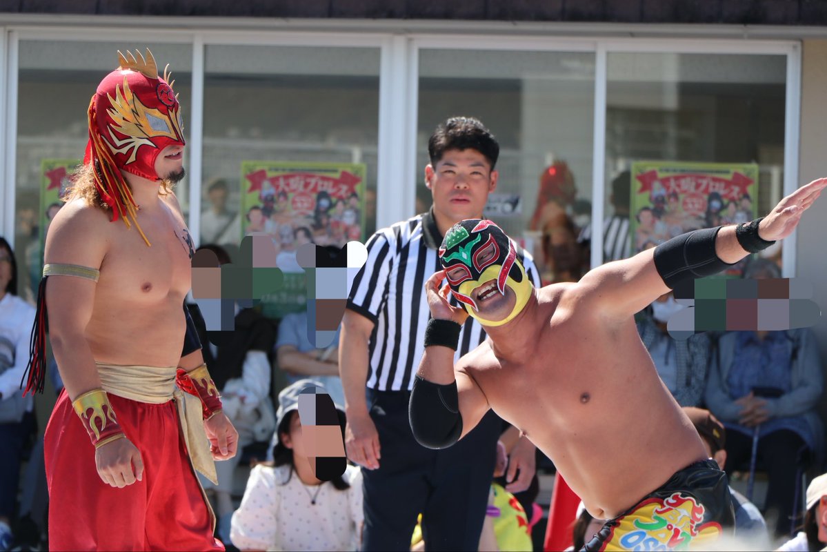 rodemugasuki's tweet photo. イラッ❗イライラ‼️イライライラ💢 …ゴフッ💦💦💦 #タコヤキーダー #SUZAKU #VerteX #大阪プロレス #伊丹ショッピングデパート https://t.co/mROptSeJ7k