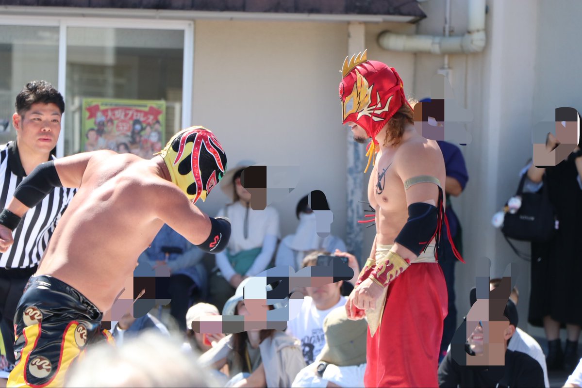 rodemugasuki's tweet photo. イラッ❗イライラ‼️イライライラ💢 …ゴフッ💦💦💦 #タコヤキーダー #SUZAKU #VerteX #大阪プロレス #伊丹ショッピングデパート https://t.co/mROptSeJ7k
