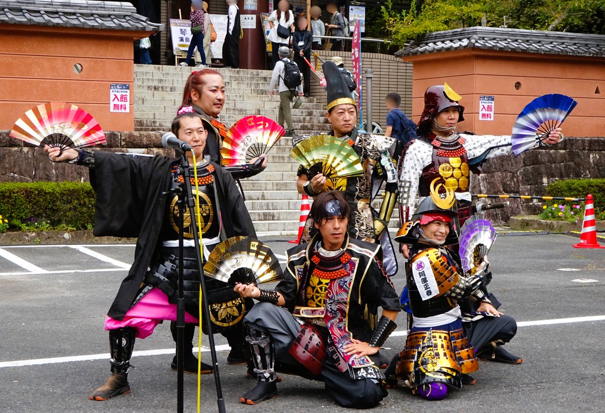 okagedog7's tweet photo. 苗木城築城500年記念秋イベント(5)
城の麓にある苗木遠山資料館前での武将隊演舞
1.土岐高山城戦国武将隊
2.刈谷城盛上げ隊
3.刈谷城盛上げ隊演舞

#土岐高山城戦国武将隊
#刈谷城盛上げ隊 https://t.co/IKwG09fC16