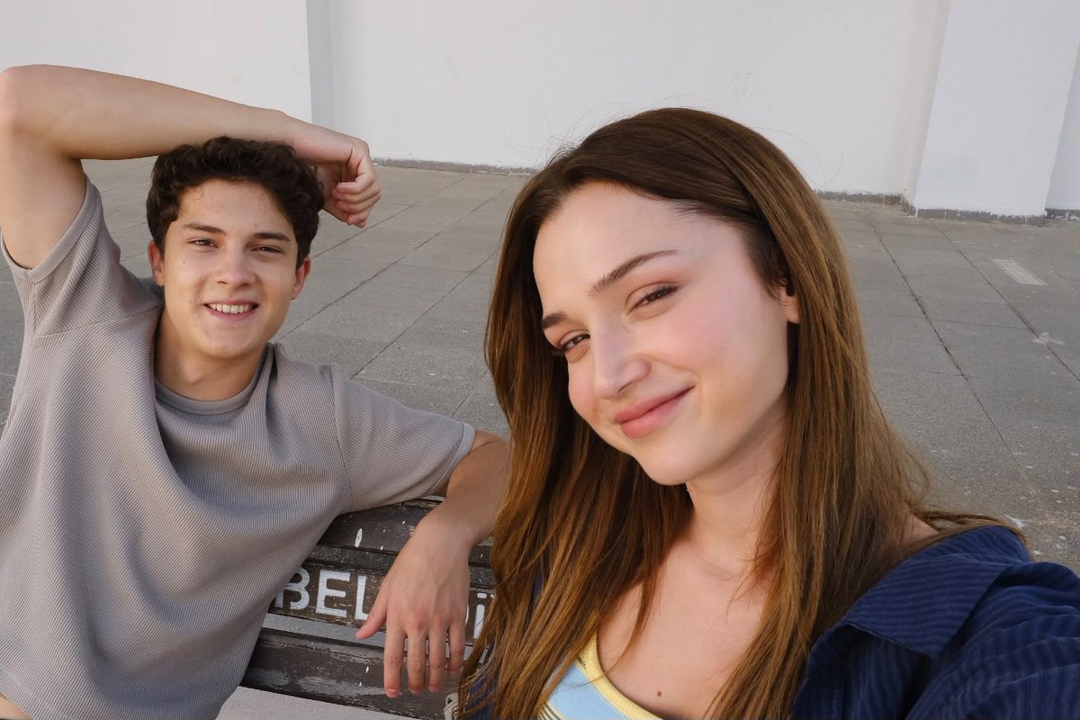 daha17dizi's tweet photo. Setten çok tatlı fotoğraflar geldii! 😍
#ArLey

#daha17ㅤ https://t.co/EzJpJYpF5k