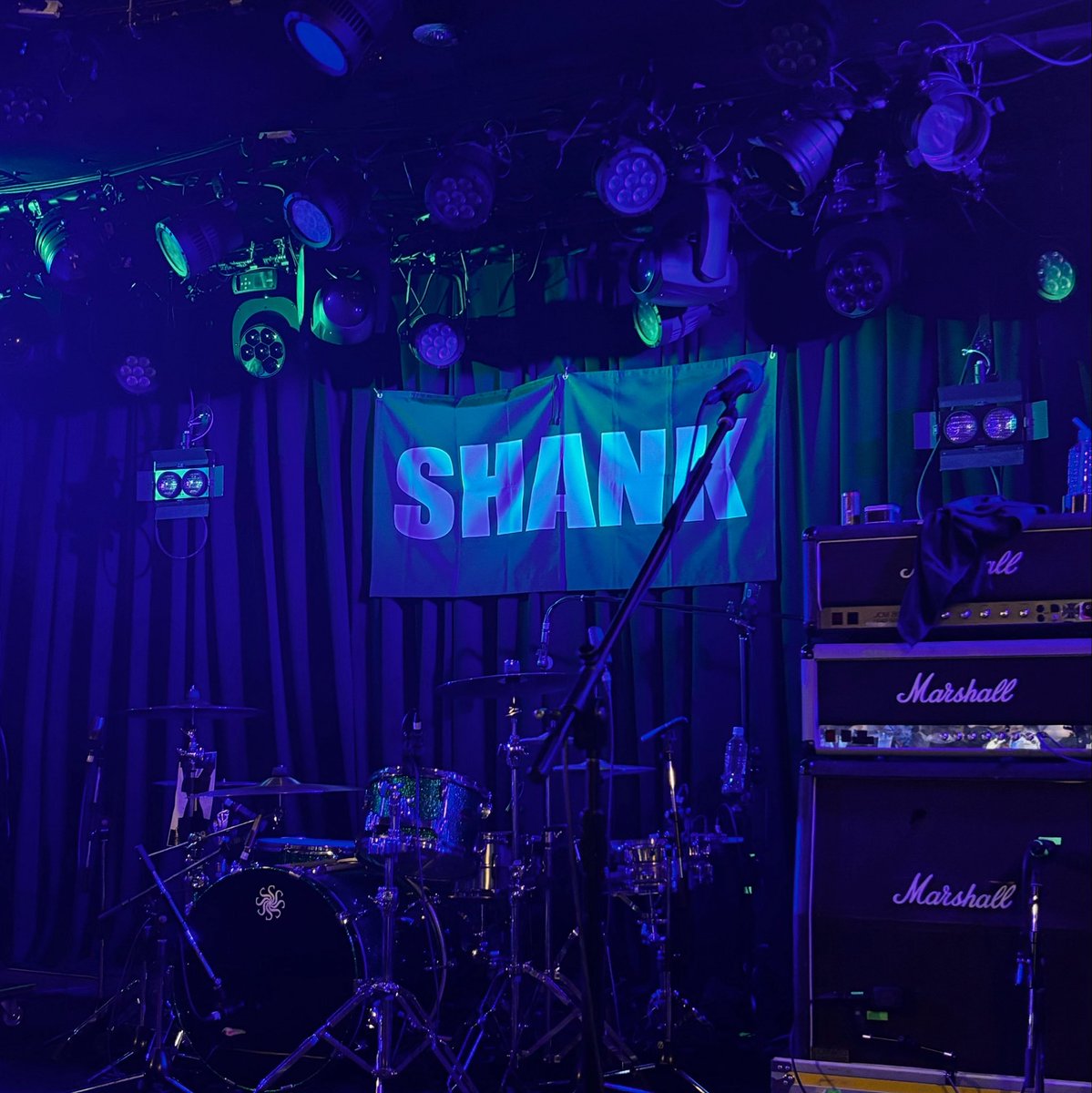 XrSijo's tweet photo. 10/3
SHANKで暗転❕❕
私の中で新体制の暁初で幸、久々❕❕❕
ふっ軽愛媛日帰り旅、行って大正解。人生初四国いい1日だった❕ありがとう🦈🌉✨ https://t.co/waEzhrLDBd
