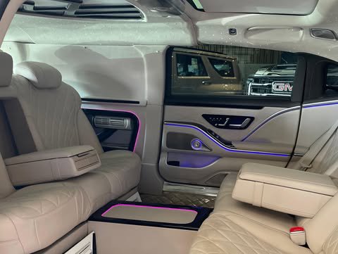 competitionreal's tweet photo. 6-door Mercedes Maybach S680 ✨ https://t.co/CyjDyzES24