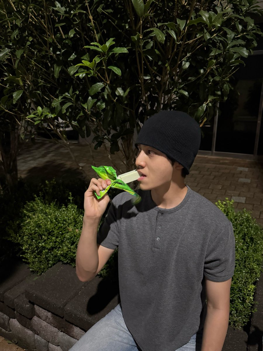 _CherishEunsang's tweet photo. 261004

지난 추석
https://t.co/5jzUtQloJc

♫ Troye Sivan - Strawberries &amp; Cigarettes

#이은상 #LeeEunSang https://t.co/SmeQnq8i3V