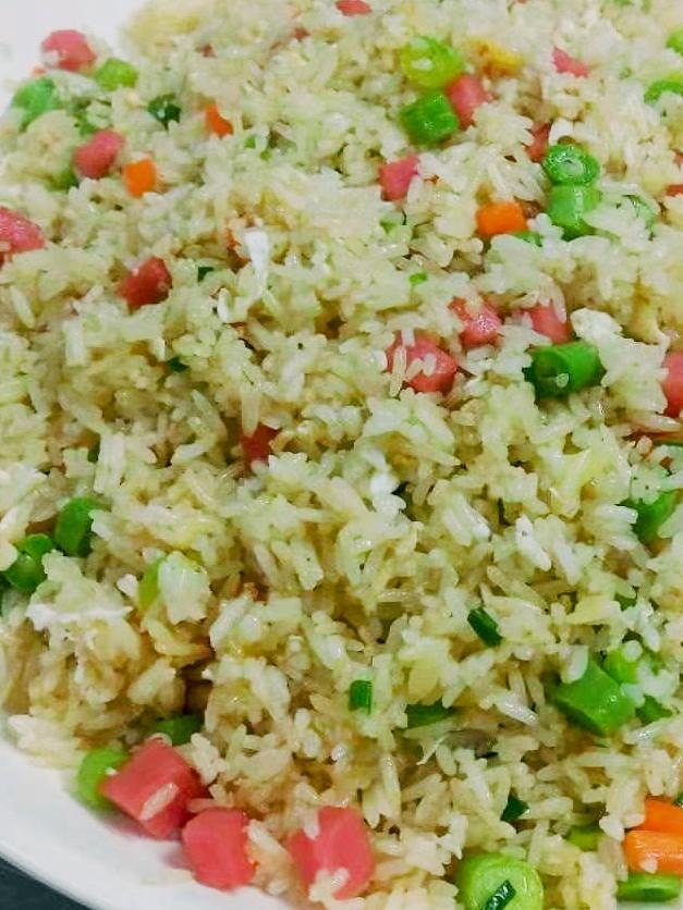 RavenKnighk2be's tweet photo. In the quiet alley, my kind neighbor shared a delicate homemade meal and even helped me give a gentle pat on the back when I was tired. https://t.co/3MQma4qtCE