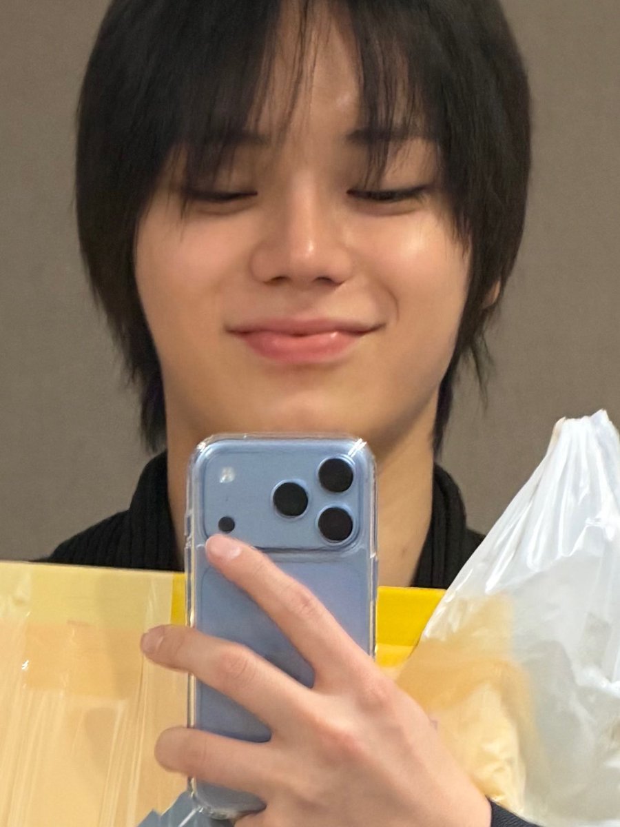 Nchrtt's tweet photo. ทำงานมอวิชันมันรวยจริงหว่ะ https://t.co/BetKiHf1oA