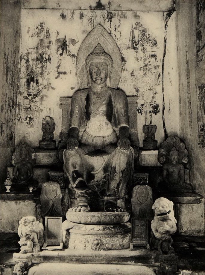 Chainarong19921's tweet photo. พระที่ดูแลชอบเอาอะไรต่อมิอะไรไปวางให้เต็มรกหูรกตาไปหมด ของเดิมๆโล่งๆดูเข้มขลังกว่าเยอะ https://t.co/lL9gi3ISDn