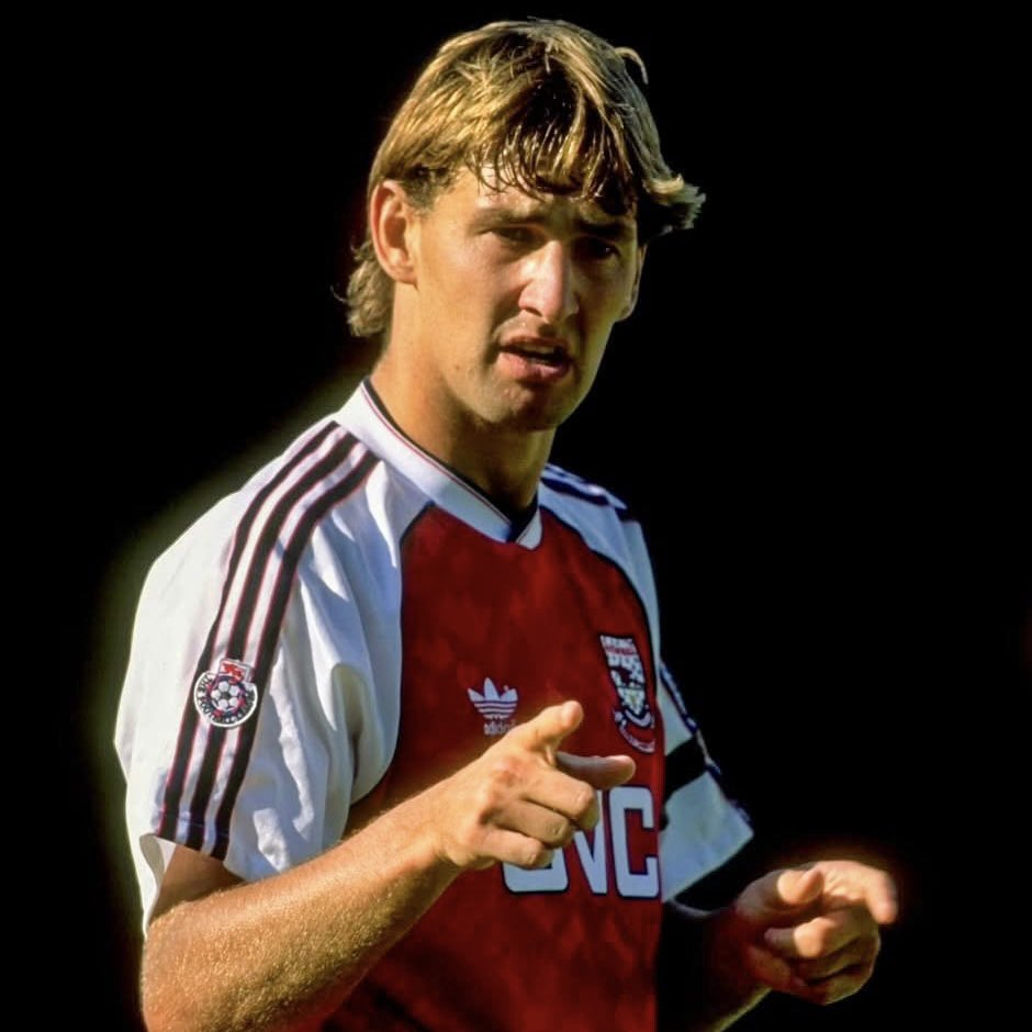 eurofootcom's tweet photo. 🔴✨ Tony Adams played for Arsenal for his WHOLE career! A total of 22 years. ✅ 

He was there from 1980-2002. That's why Adams is known as. Mr Arsenal'! A total of 669 appearances. 

Happy birthday to him. 🏴󠁧󠁢󠁥󠁮󠁧󠁿👏 https://t.co/S1cZYt1af4