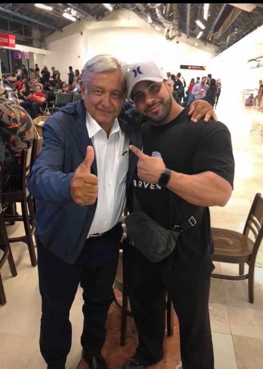 gralaguilar's tweet photo. Él es José Cortés Huerta, alias "El Titán".

Miembro del Cártel del Noroeste y socio del Señor de los Buques, huachicolero fiscal. Lo capturaron en Nuevo León con 6 motocicletas, 7 tigres, 10 pistolas y 11 autos de lujo.

No hay narco que no sea amigo de AMLO @lopezobrador_ https://t.co/b0XacZ6XmH
