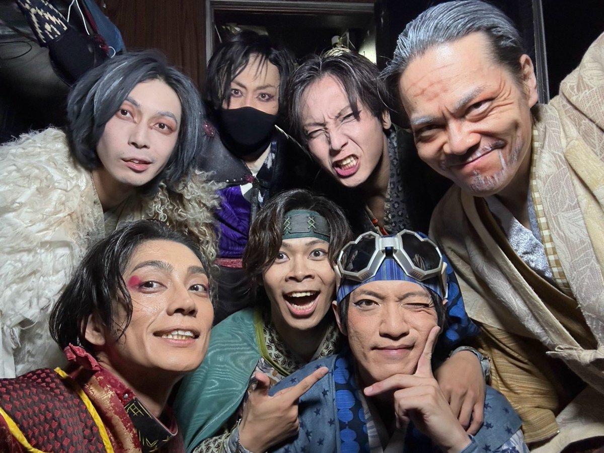 Taka_0131_Hiro's tweet photo. 今週もありがとうございました！！
ナゴヤ座にあった衣装をヲジマヤさんに移動させていただきました！！
月曜日、火曜日も引き続きお楽しみください！
甚八、小助目立つとこに置かせてもらったよーー

#ナゴヤ座
#GOEMON桜華絢爛 https://t.co/1KuuKw5AV6