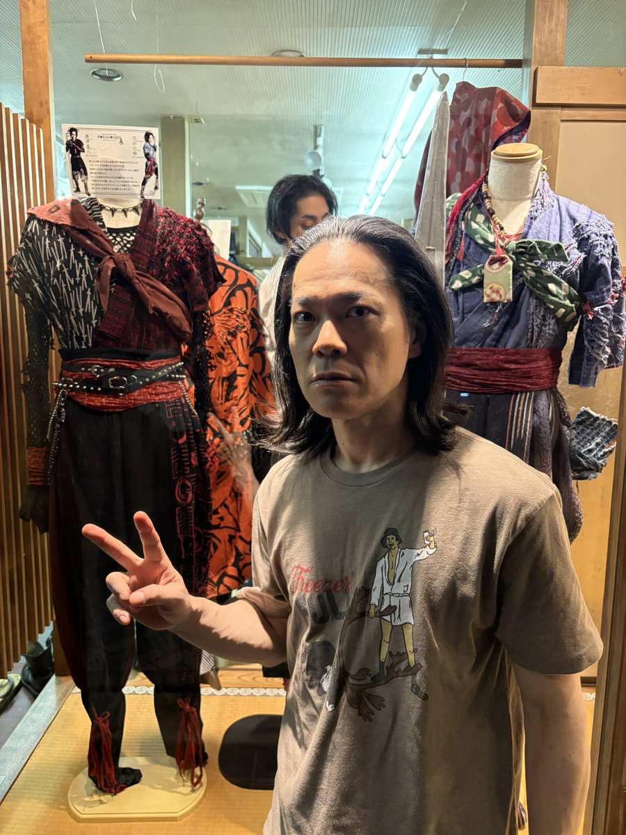 Taka_0131_Hiro's tweet photo. 今週もありがとうございました！！
ナゴヤ座にあった衣装をヲジマヤさんに移動させていただきました！！
月曜日、火曜日も引き続きお楽しみください！
甚八、小助目立つとこに置かせてもらったよーー

#ナゴヤ座
#GOEMON桜華絢爛 https://t.co/1KuuKw5AV6