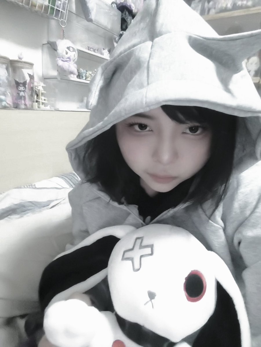 yuika_set's tweet photo. 私の写真、どんな系統に見えるんだろう
ちょっと気になる… https://t.co/mMA9FVSWYa