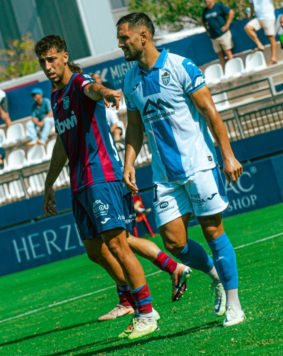 PedroBonet_2's tweet photo. FINAL!!! DOBLETE....Florin Florin Florin sigue siendo el mismo...
El @atleticbalears TUMBA a un buen @udpoblense y FIRMA por fin su primera VICTORIA de la temporada. Buen partido de @PabloHdez__ futbolista diferencial en la sala de máquinas. El domingo ESPERA🚀  @RCDMallorcaBase. https://t.co/83X9cKFHtw