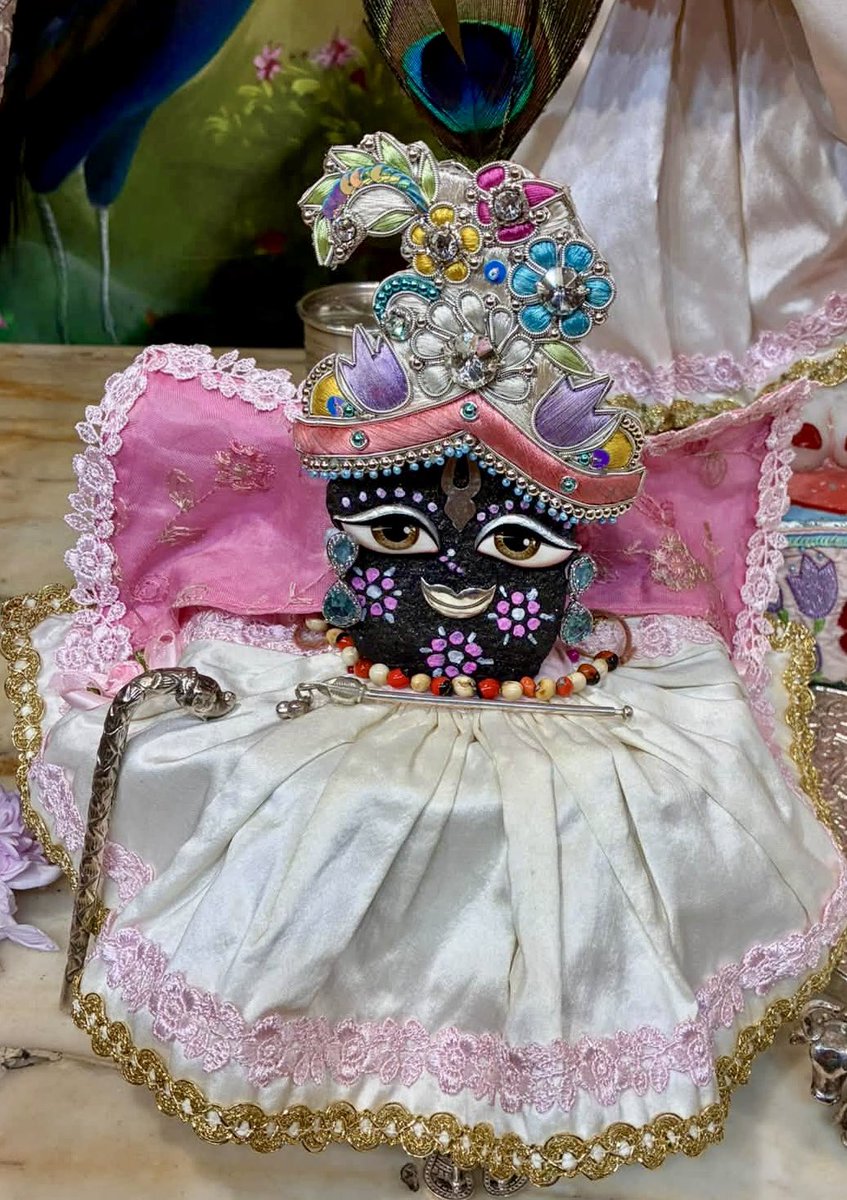 diseasecure05's tweet photo. #iskcon #London #England #UK #Hare #Krishna #Hare #Krishna #Krishna #Krishna #Hare #Hare, #Hare #Rama #Hare #Rama #Rama #Rama #Hare #Hare https://t.co/X39o3zrjBK