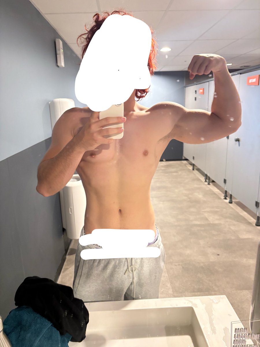 jojofans_000's tweet photo. Séance dos triceps + rapelle épaule 

J’aime pas trop mon physique à l’heure actuelle mais il faut j’me motive à perdre du poids ( j’ai l’impression d’avoir légèrement regresser mais sûrement l’effet Bloat) https://t.co/XzLYpFONRh