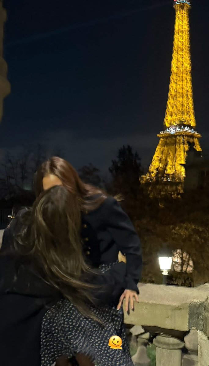 pianistsooyeon's tweet photo. one year ago, namtanfilm kissed in front of the eiffel tower which theng accidentally posted on main (with emoji) and deleted seconds after. half an hour later, they realized deleting made it more suspicious, so theng re-uploaded (no emoji) and namtan immediately reposted with girl rules promo as caption even though it doesn’t make any sense