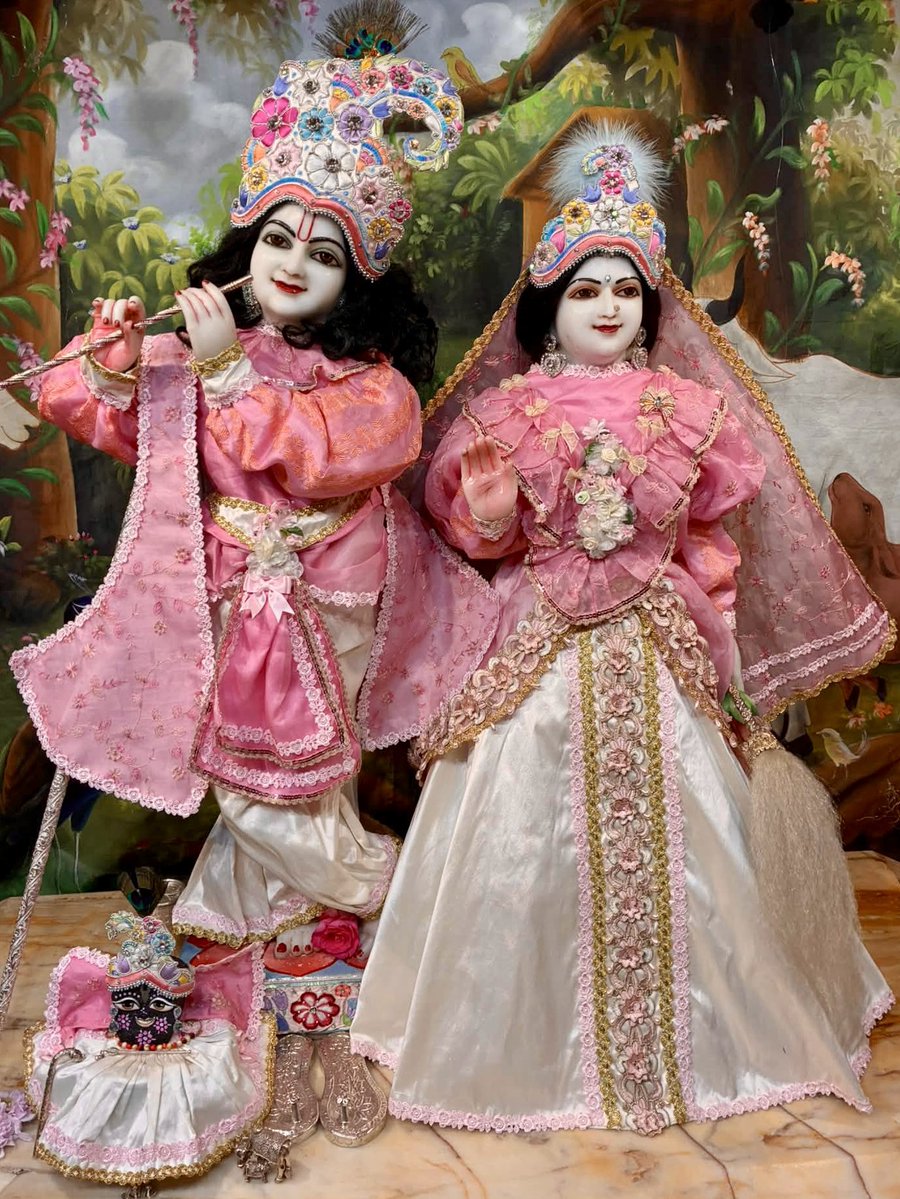 diseasecure05's tweet photo. #iskcon #London #England #UK #Hare #Krishna #Hare #Krishna #Krishna #Krishna #Hare #Hare, #Hare #Rama #Hare #Rama #Rama #Rama #Hare #Hare https://t.co/SaLJ3xCxbp
