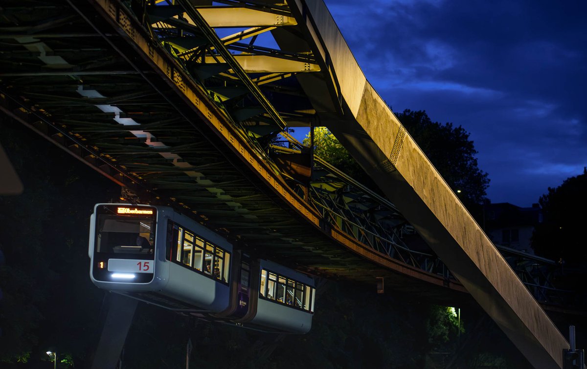 Rowtography_'s tweet photo. Trains, planes and automobiles. But mainly overhanging trains.
My new video looking at transport photography and featuring the Wuppertal overhanging train is out now.
Link is in the next comment. 👇
#wuppertal #photocardchallenge #transport https://t.co/RFkcjpZmuN