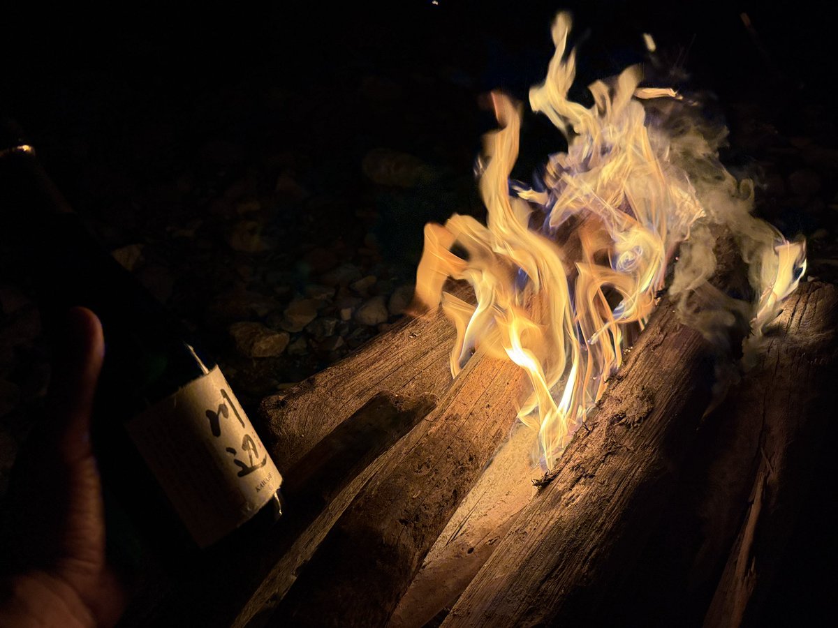 BlueNileGear's tweet photo. 川辺川のほとりで…
川辺川の水で醸した球磨焼酎「川辺」を飲み、相良の栗を山ほど食し、人吉名物？豚足をしゃぶる！
最高の焚き火ナイトでした🔥

#パックラフト https://t.co/WL9dPuAeka