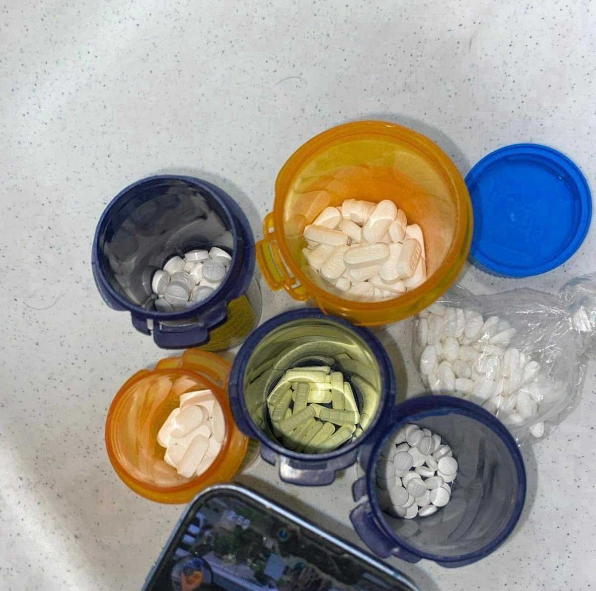 AlyepMartin's tweet photo. Party pack!
(Left to right): hp of APE shrooms, 3 30ct Farmapram jars, couple g's of same shrooms, 8 gel tabs, 16g of some fire pow and 12.5 of grey MDMA https://t.co/psqm7vVMD5