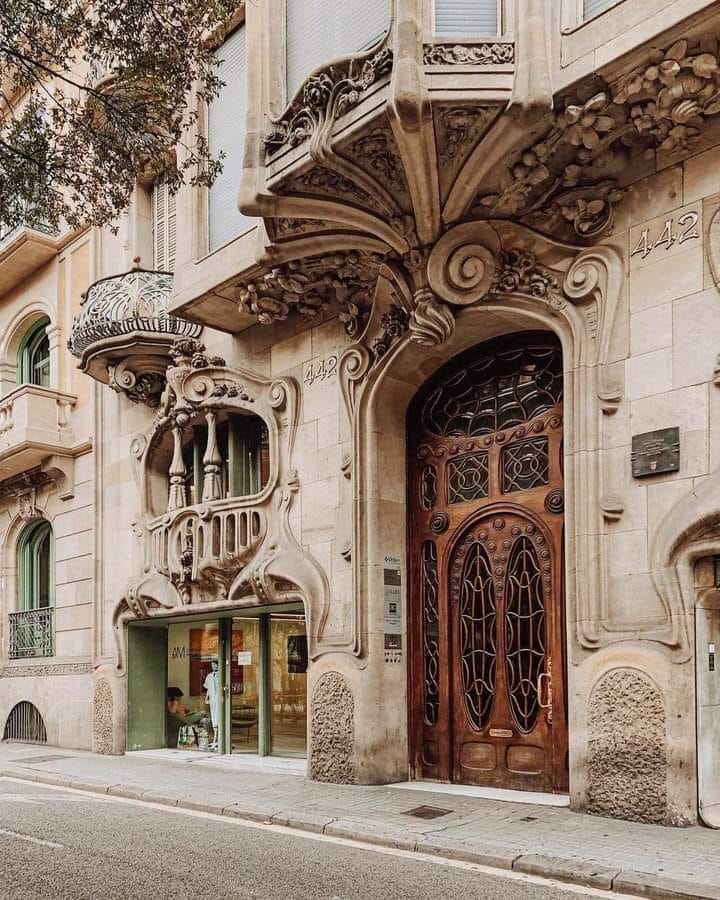 BiancoDavinci's tweet photo. "Art is a silent language that speaks directly to the soul."

Casa Comalat in Barcelona, Spain. https://t.co/hKXMP928yN