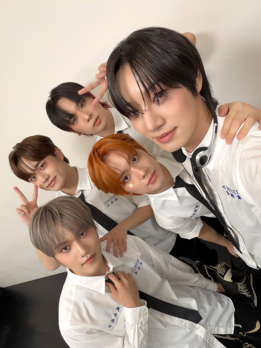 McndOfficial_'s tweet photo. [🛸] 
일주일의 마무리를 
우리와 함께해줘서
고마워 젬~ 

#MCND #엠씨엔디
#DevilYouthClub https://t.co/Xwwktl2drP