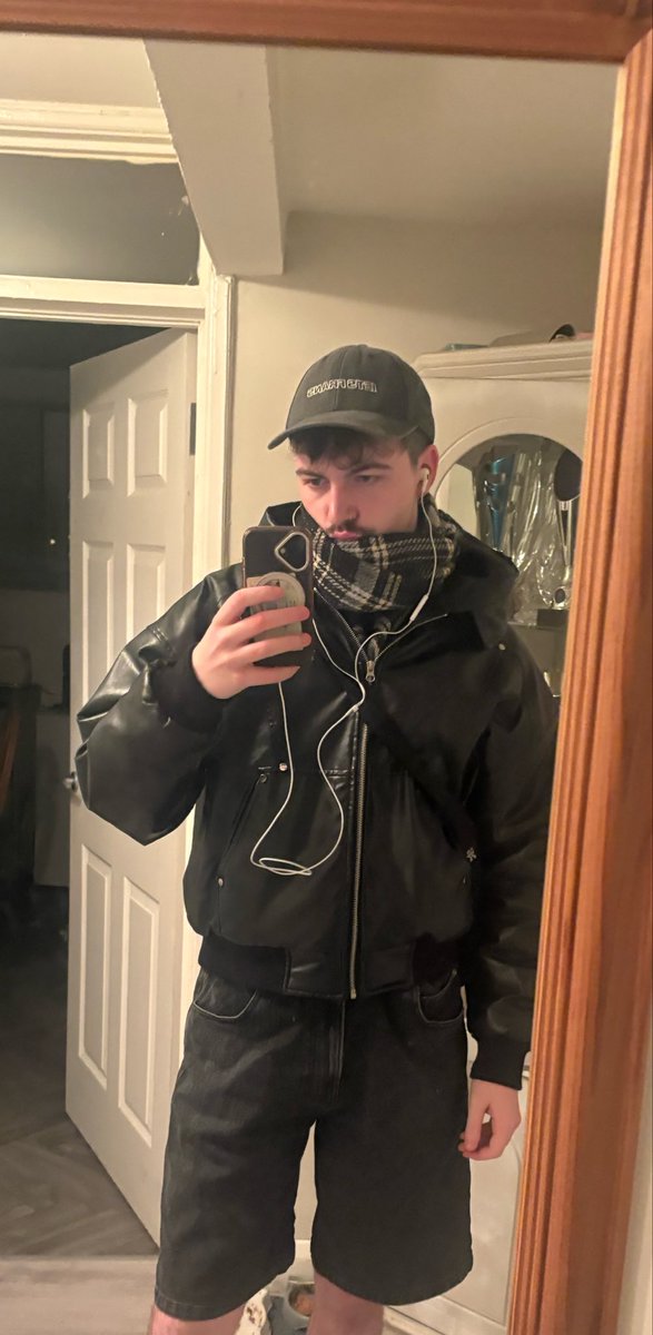patirco6's tweet photo. The fit to get wine and a new vape

#mlm https://t.co/3OOgS6Mo3W