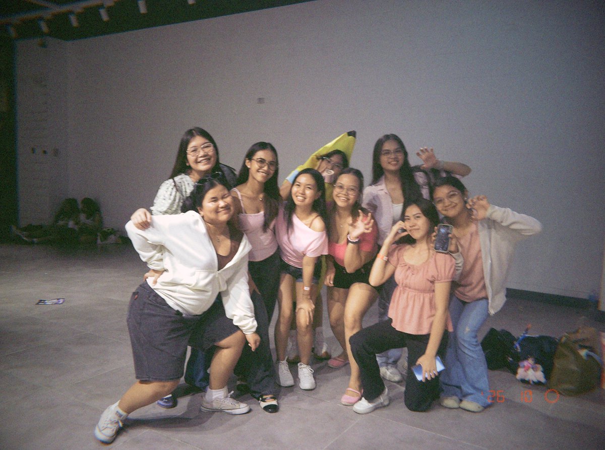 sparkyeomie's tweet photo. #everyHANNIEday lf cuties na may sariling party sa trading center Huhuhuhu 🥹💛 https://t.co/Z9kxPUWW25
