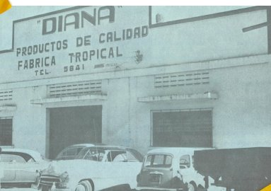 HistoriasAl_SV's tweet photo. 04/10/1977. Sindicalistas de las fábricas La Cascada, Diana y el Rastro Municipal de Soyapango, se fueron a huelga. Los trabajadores de la empresa Diana tomaron la calle frente a la fábrica para exigir contrato colectivo, mejores salarios y libertad sindical.
📷Ref. https://t.co/ET9PGXYAyj