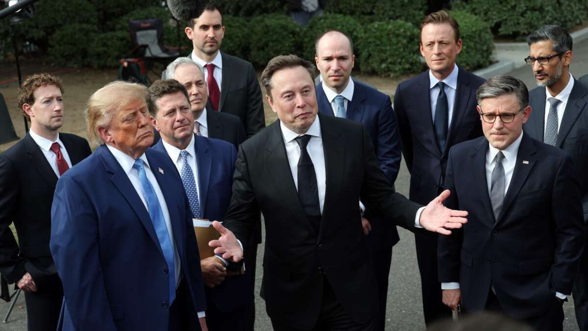 KobeissiLetter's tweet photo. BREAKING: Elon Musk says SpaceXAI will be renamed to "SpaceXSI" after President Trump changed the name of "Artificial Intelligence (AI)" to "Super Intelligence (SI)."

"No more AI. SI. It’s better," Elon Musk says. https://t.co/yahKCp8C7k